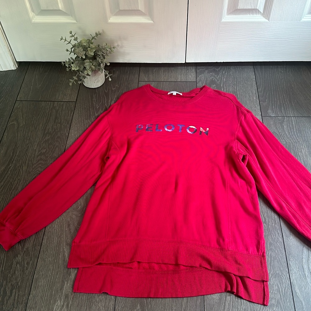 Woman’s Peloton long sleeve/light pullover pink